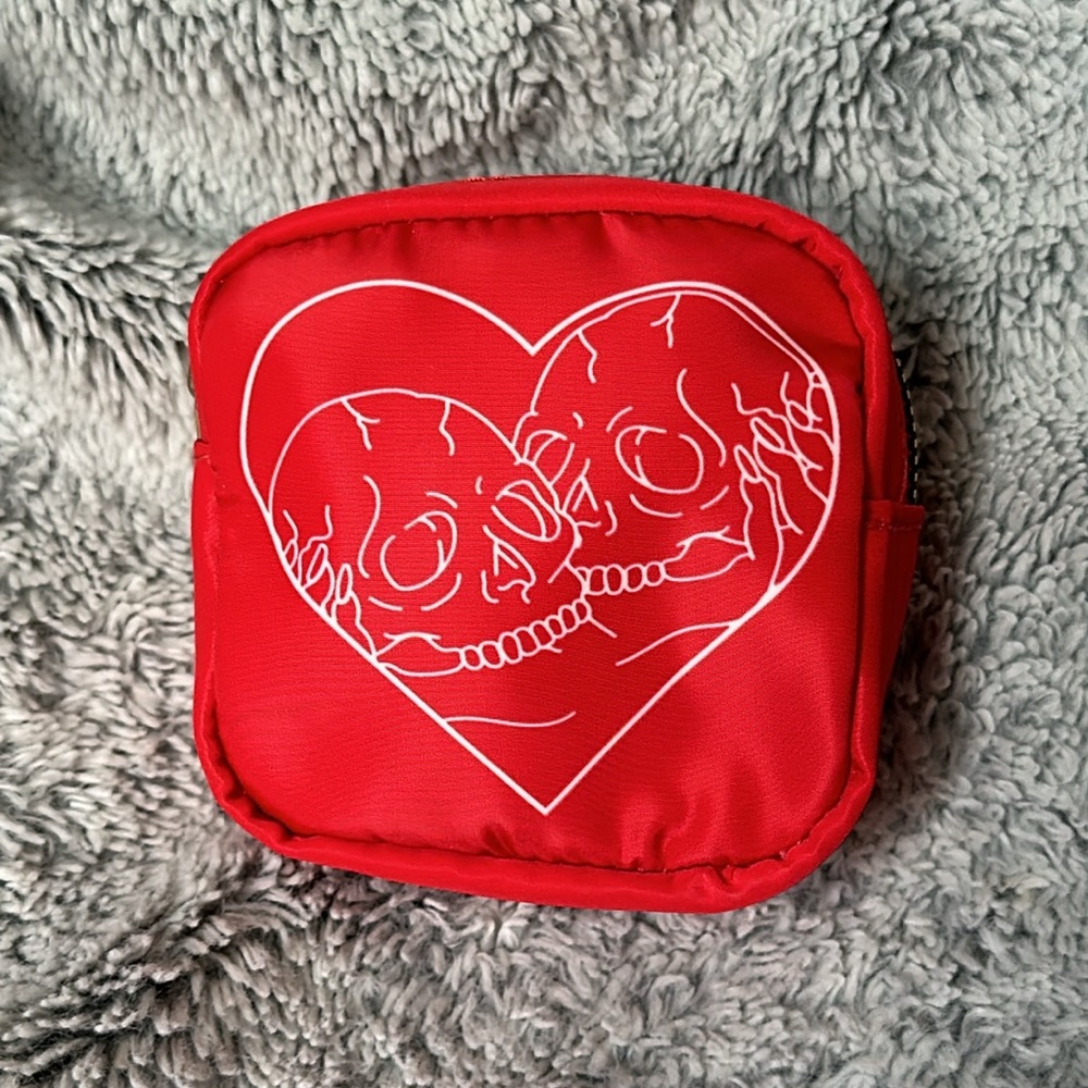 Skull pouch